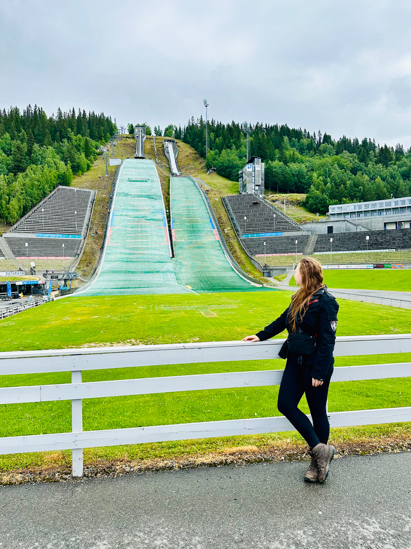 Lillehammer Olympia Norwegen Skisprung Anlage mit Celia Vildgroen